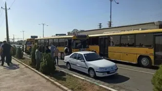 این تصویر از کفن پوشان در مسیر رسیدن به مصلی تهران در جهان غوغایی به پا کرد