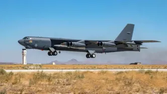 نخستین تصویر از استقرار ۶ فروند هواپیمای بمب افکن غول پیکر B-52 آمریکا در قطر