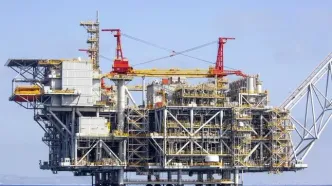 پهلوگیری اولین کشتی پس از حادثه انفجار در بندر شهید رجایی