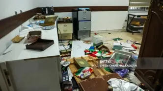 تصاویری از تعرض گروهی از عناصر مسلح به سفارت ایران در دمشق + ببینید