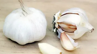 خواص خوردن سیر خام در شب