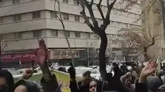 تجمع اعتراضی بازنشستگان فرهنگی ۱۴۰۲ در مقابل وزارت آموزش و پرورش به خاطر پاداش پایان خدمت معوقه