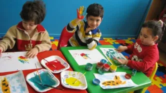 مربیان مهدکودک ما فوق‌لیسانس‌اند؛ برای ناهار بچه‌ها برنج ایرانی می‌پزیم؛فن بیان هم یاد می‌دهیم/ با این خدمات ماهی۲۰ میلیون تومان شهریه اصلا زیاد نیست!