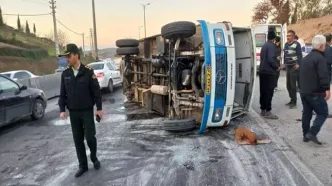 مینی‌بوس حامل دانش‌آموزان زنجانی واژگون شد/ انتقال ۱۶ مصدوم به بیمارستان