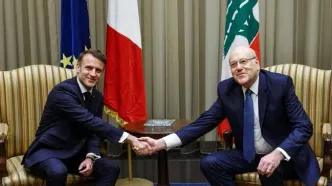 قدم‌زنی خاص مکرون در خیابان‌های بیروت سوژه شد