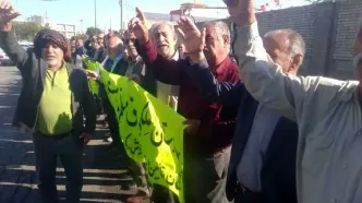 تجمع بازنشستگان تامین اجتماعی در اعتراض به واریز حقوق فروردین ماه ‍۱۴۰۴