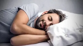 ۹ خوراکی که خواب شما را به هم می‌ریزند