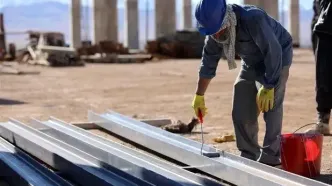 عیدی تلخ به کارگران با اعلام افزایش سن و سابقه بازنشستگی | این بار چه بلایی سر مستمری می آورند؟ / کارگران نا امید از حقوق بازنشستگی!