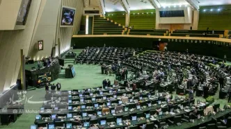 پهن کردن طومار در صحن علنی مجلس/ حمایت نمایندگان از قانون عفاف و حجاب + عکس