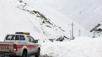 سقوط بهمن در جاده چالوس و نجات ۱۵ خودرو