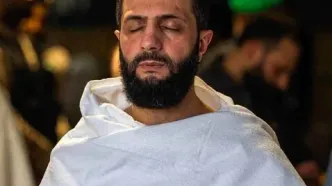 اولین فیلم از حضور همسر جولانی در کنار او با پوشش خاص + ویدئو و عکس