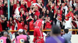 ۲ تماشاگر زن دیدار پرسپولیس و تراکتور بازداشت شدند