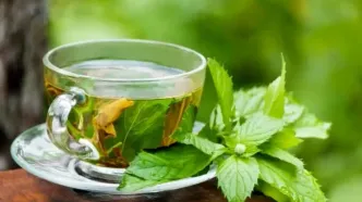 بهترین نوشیدنی‌ها برای درمان نفخ شکم