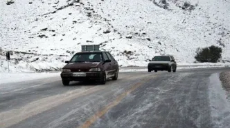 نجات ۱۵ خودرو گرفتار بهمن توسط پلیس راه