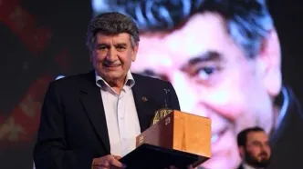 اشک و غم سنگین همسر مرحوم منوچهر والی زاده در مراسم تشییع