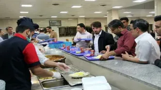 فیلم اعتراض دانشجویان علوم پزشکی زاهدان در پی مسمومیت 100 نفر با غذای سلف+ ویدئو