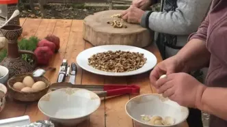 غذای روستایی در آذربایجان؛ فرآیند پخت ماهی کپور شکم پر محلی