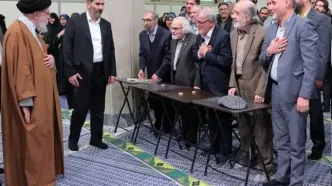 جمعی از اهالی شعر و فرهنگ و اساتید ادبیات فارسی با رهبری دیدار کردند