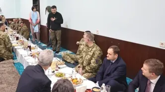 عکس | افطار زلنسکی با سربازان مسلمان اوکراینی