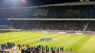 ببینید| ورود بازیکنان دو تیم استقلال و النصر به زمین مسابقه