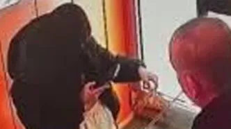 ببینید | لحظه سرقت و فرار دختر جوان با تاج طلا از طلافروشی!