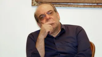 عباس عبدی: نمی‌توان پذیرفت فساد ۳.۷ میلیارد دلاری دولت سیزدهم بدون تأیید مقامات سیاسی صورت گرفته باشد