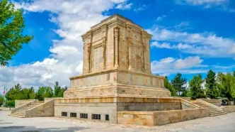 آرامگاه خیام و فردوسی تعطیل شد