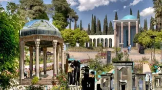 استقبال چشمگیر گردشگران از اماکن تاریخی و فرهنگی/ حافظیه، سعدیه و تخت‌جمشید، مقاصد محبوب مسافران نوروزی