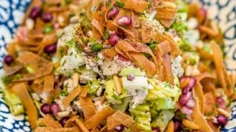 طرز تهیه سالاد شاورما؛ یک پیش‌غذای شیک و مجلسی
