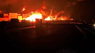 هم اکنون ادامه آتش سوزی در بندر شهید رجایی (بندرعباس)