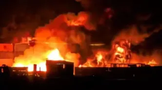 پارافین و قیر موجود در کانتینرها دلیل ایجاد آتش ادامه‌دار بندر شهید رجایی
