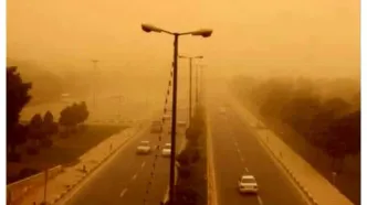 مراجعه صدها خوزستانی به بیمارستان در پی طوفان گرد و خاک شدید