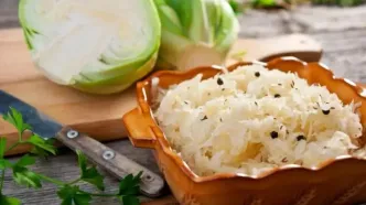 کلم ترشی چه بلایی سر روده شما می‌آورد؟