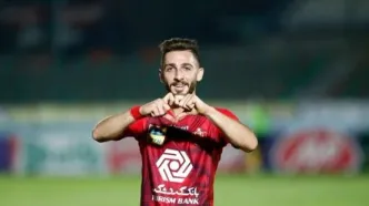 تصویری از مهدی عبدی گلزن اسبق پرسپولیس و همسرش یک روز  قبل عروسیشون