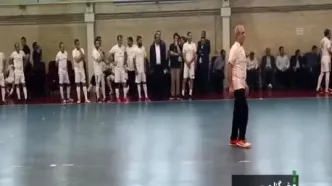 ببینید| دیدار دو تیم پیشکسوتان ایران و تیم کارگری با حضور پزشکیان