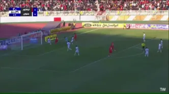 گل اول تراکتور به ملوان توسط حسین‌زاده