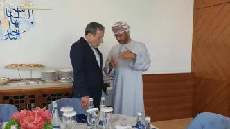 گفتگوی خصوصی البوسعیدی و عراقچی پیش از شروع دور سوم مذاکرات غیرمستقیم