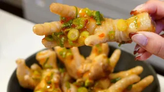 تاثیر شگفت‌انگیز پای مرغ در از بین بردن چروک صورت