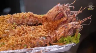ببینید؛ غذای خیابانی در تایلند؛ پخت انواع غذا با لابستر، میگوی مانتیس و ماهی مرکب