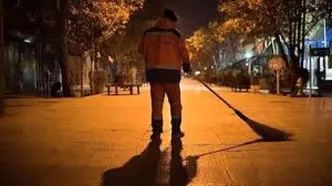 ویدئو عجیب از حمله ۳جوان موتورسوار به یک پاکبان