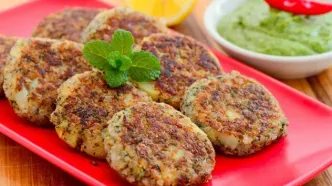 طرز تهیه کوکو سوسیس؛ شام فوری و خوشمزه