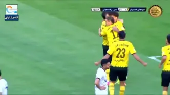 گل اول سپاهان توسط آقایی‌پور در دقیقه 6/سپاهان 1 - مس 0