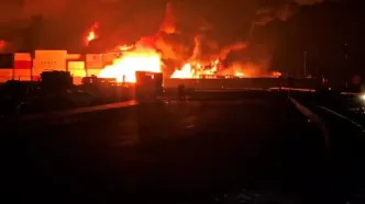 هم اکنون ادامه آتش سوزی در بندر شهید رجایی (بندرعباس) + فیلم