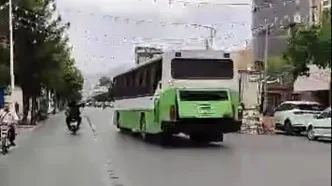 سرقت عجیب اتوبوس توسط پسر بچه‌ای در کرمان/ ویدئو