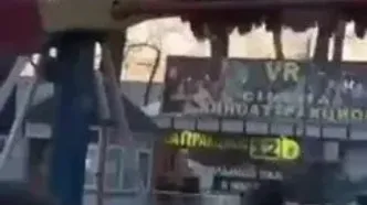 فیلم لحظه سقوط دختر جوان از وسیله تفریحی در قرقیزستان