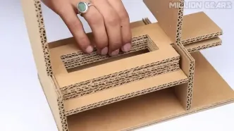 ببینید؛ 4 ایده ساخت کاردستی با کارتن کاغذی؛ از قلک تا دستگاه فروش آب‌نبات