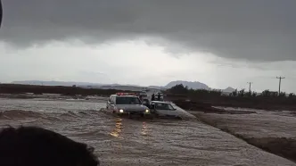 ببینید | جنون عجیب راننده حین عبور از سیل!