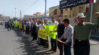 تجمع کارگران بازنشسته در چند شهر/ با این حقوق‌ها زندگی نمی‌چرخد