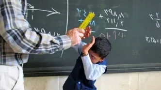 معلم خاطی سنندجی تعلیق شد؛ مدیر مدرسه عزل