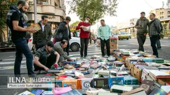 انتقال دستفروشان کتاب به هویت خیابان انقلاب آسیب می‌زند/ دلایل دستفروش‌ها برای مخالفت با ایده‌ی جمع‌آوری